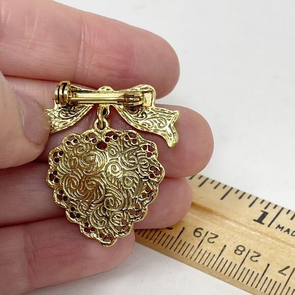 Vtg 1928 Porcelain Rose Brooch Heart Dangle Ribbon Bow Gold Tone Lapel Pin‎ - Picture 4 of 6